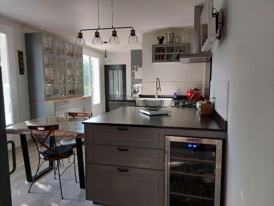 Villa De Charme Avec Piscine Saint-Jory Eksteriør billede